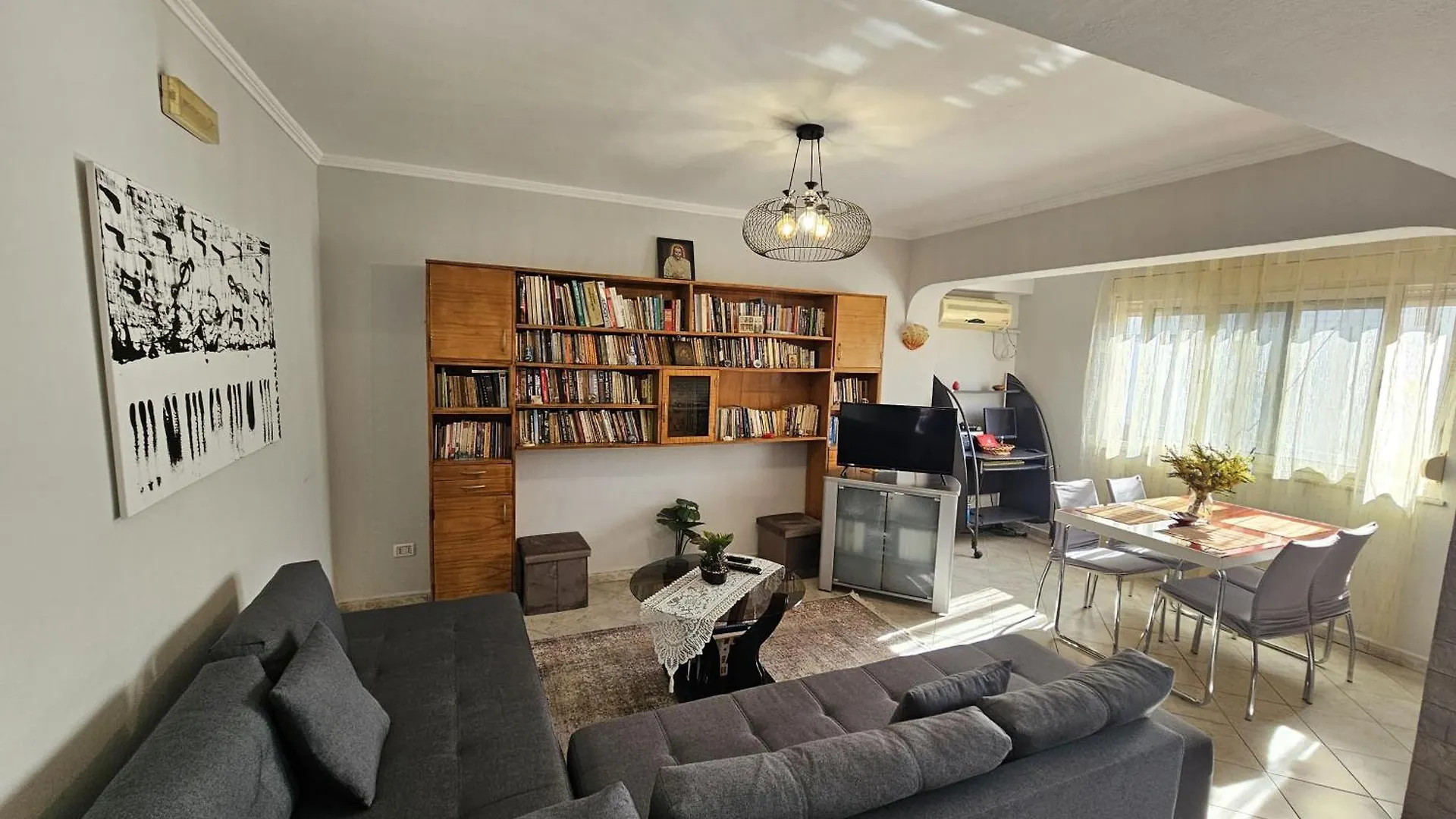 Library Apartment By Bohem Rentals Durrës Albanien