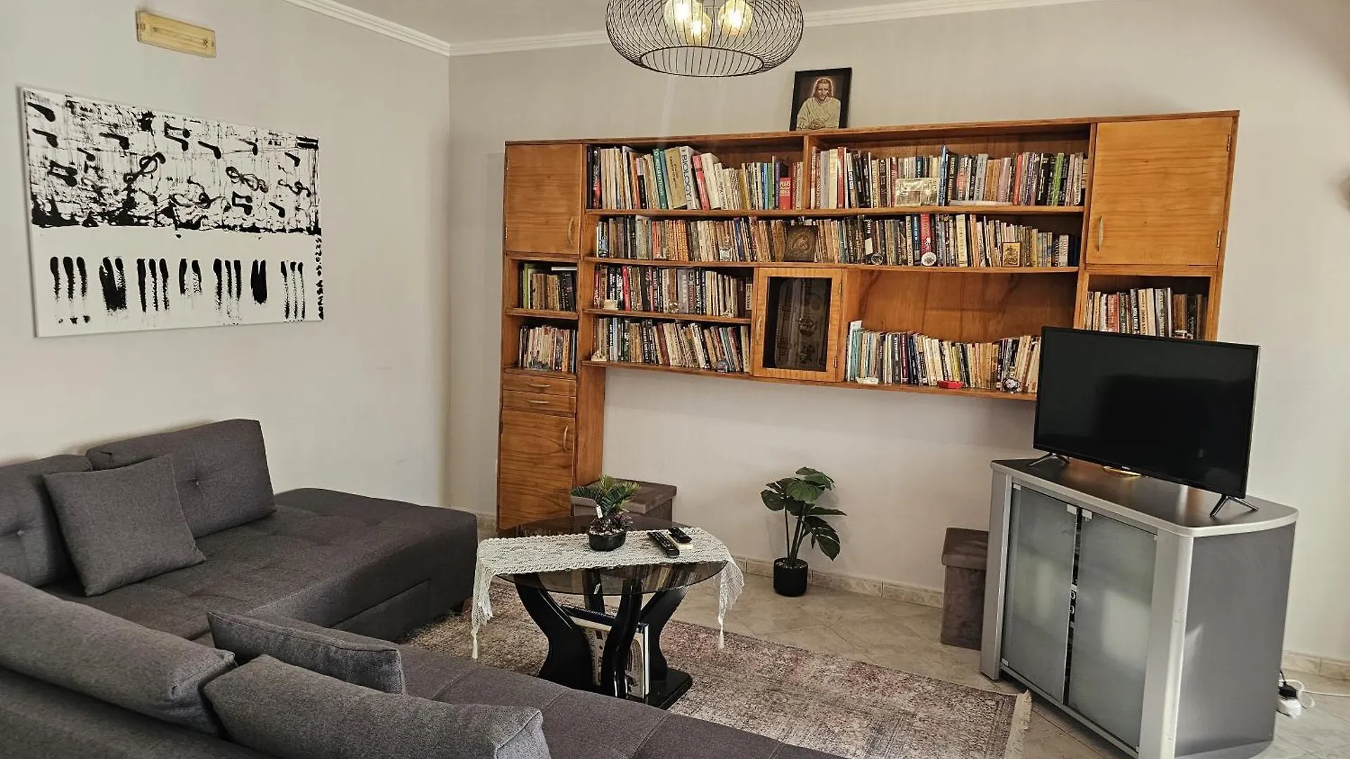 Library Apartment By Bohem Rentals Durrës